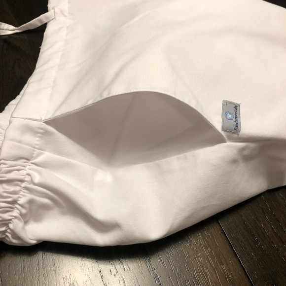 Women’s white scrub pants EUC - Picture 6 of 6